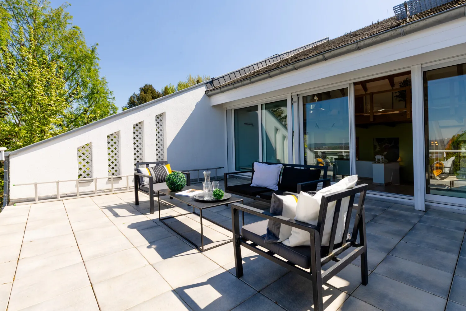 sonnige Dachterrasse