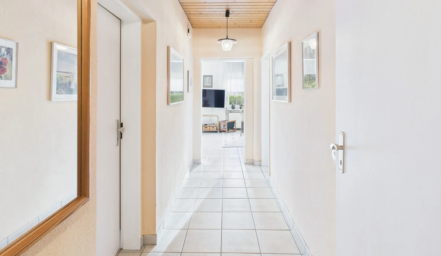 lichtdurchfluteter Flur