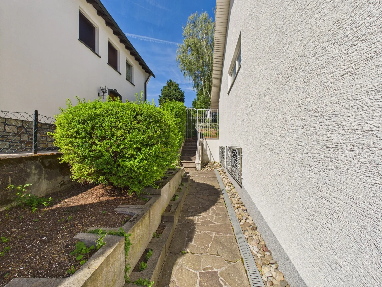 umlaufender Weg