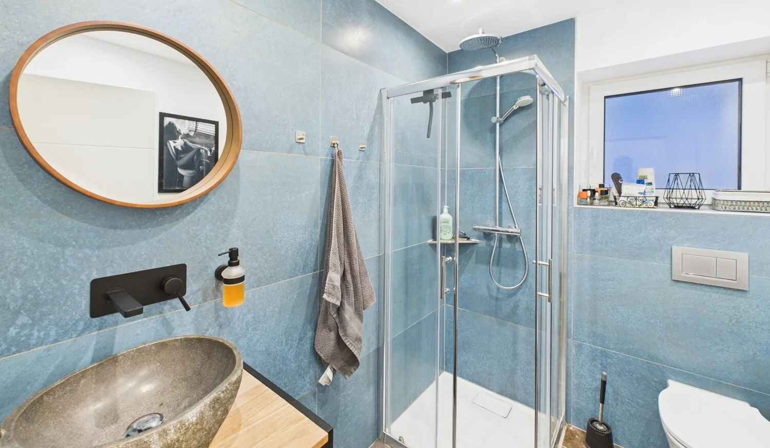 neuwertiges Badezimmer