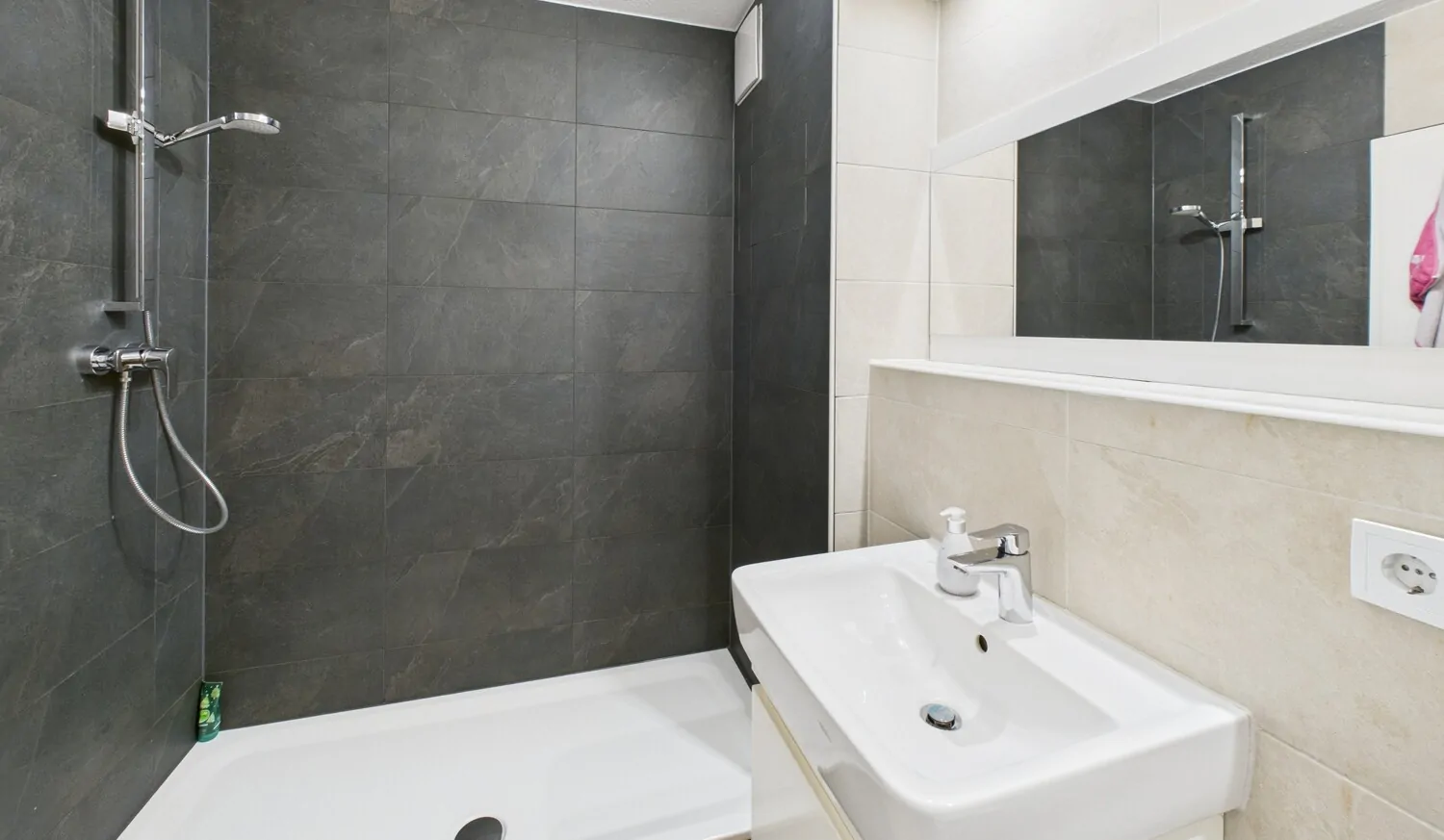 modernisiertes Duschbad