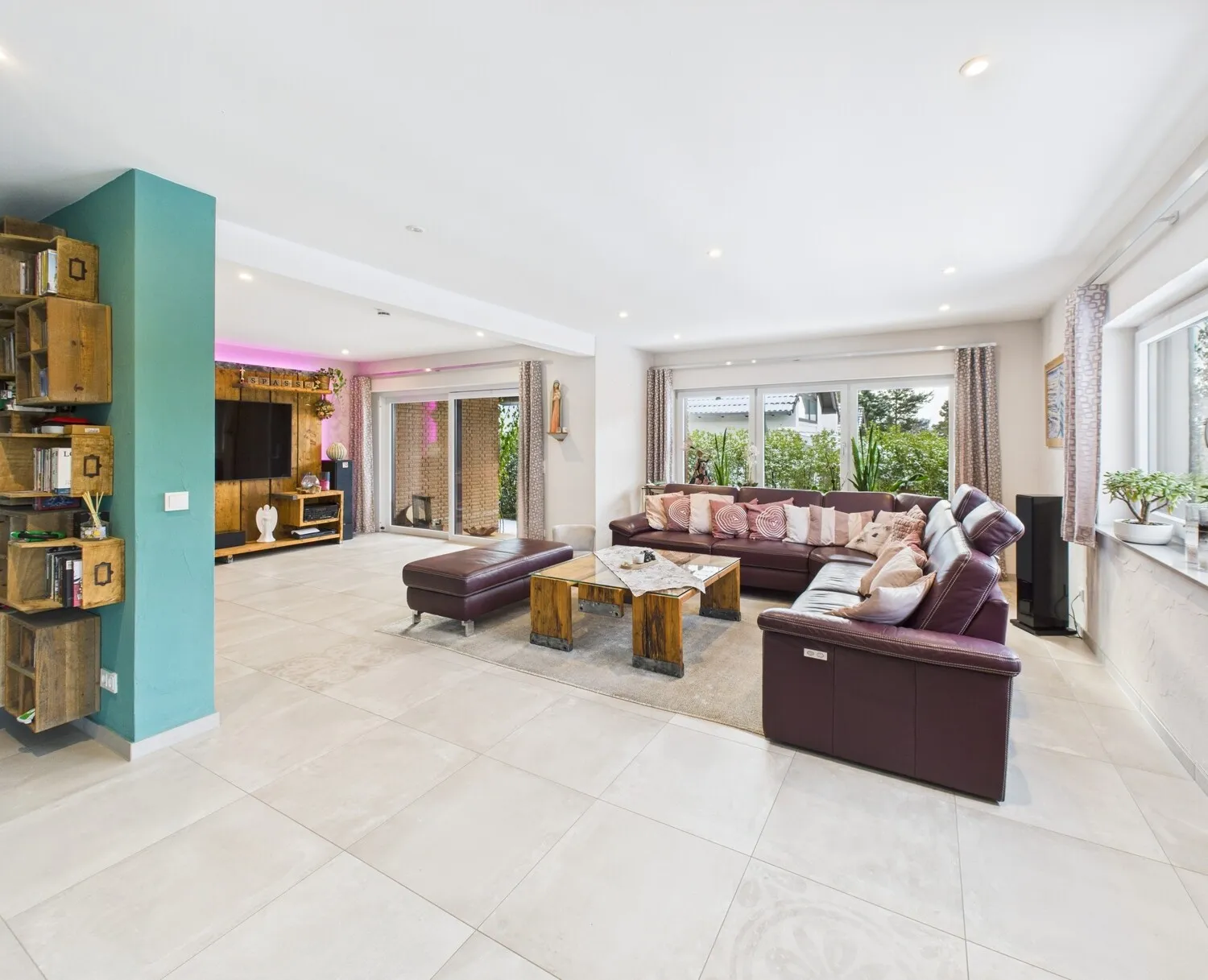 Hochwertig saniertes, großzügiges Einfamilienhaus mit ELW & Doppelgarage in beliebter Traumlage