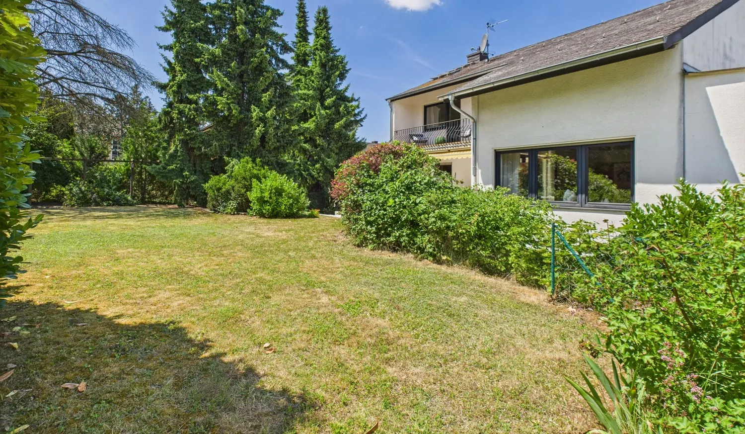 weitläufiger Garten...