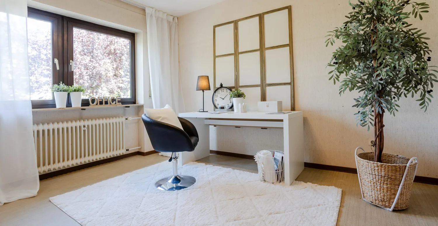 helles Arbeitszimmer