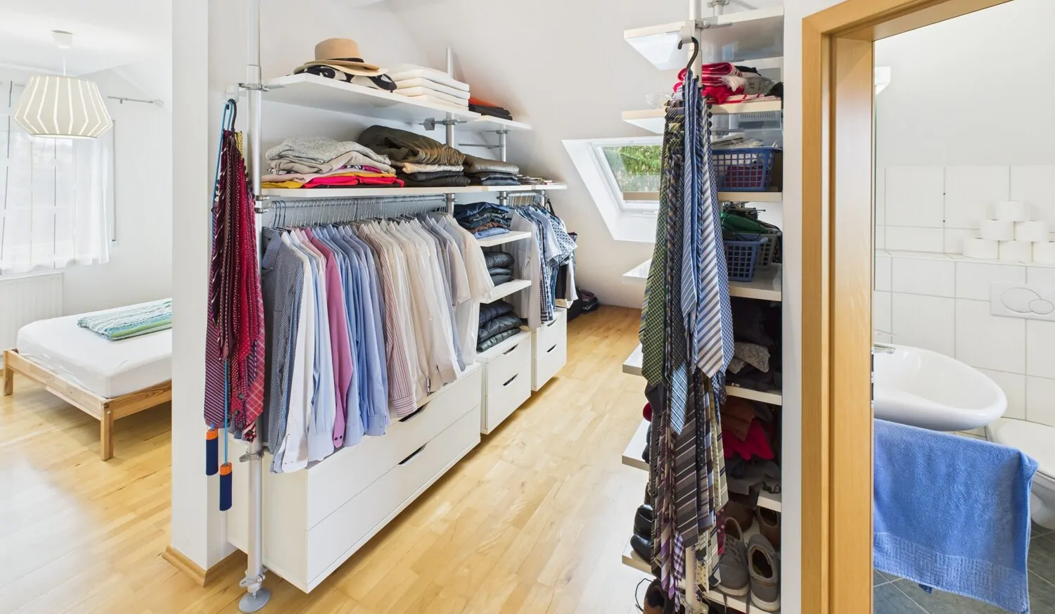 Ankleideraum mit Bad ...