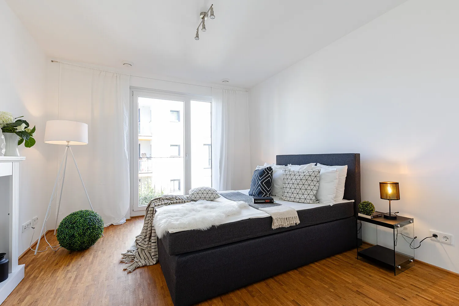 helles Schlafzimmer mit Stil