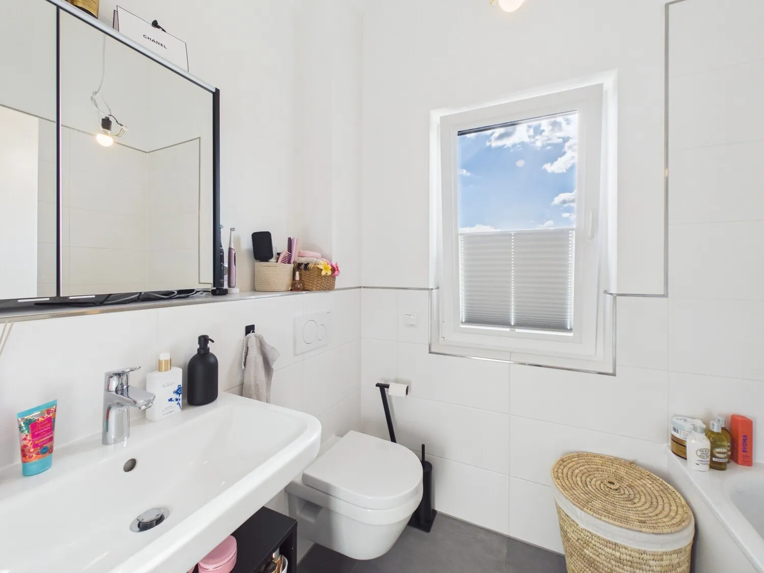 Tageslichtbad mit Badewanne