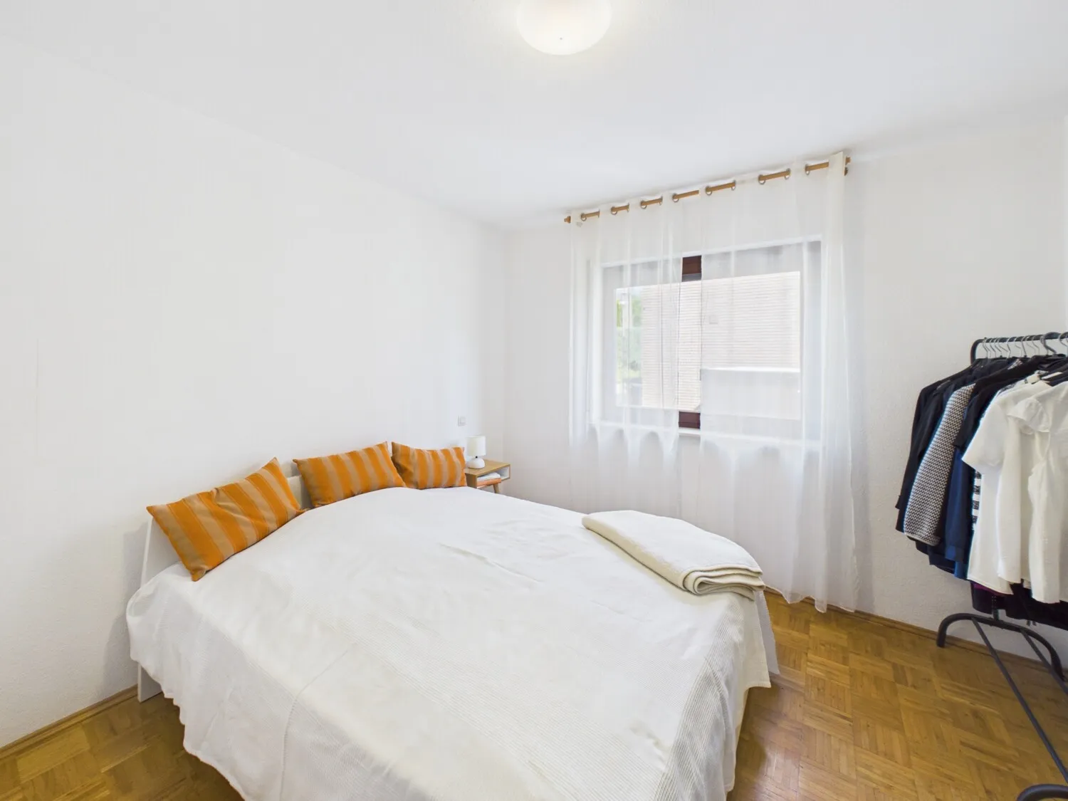Schlafzimmer (EG)