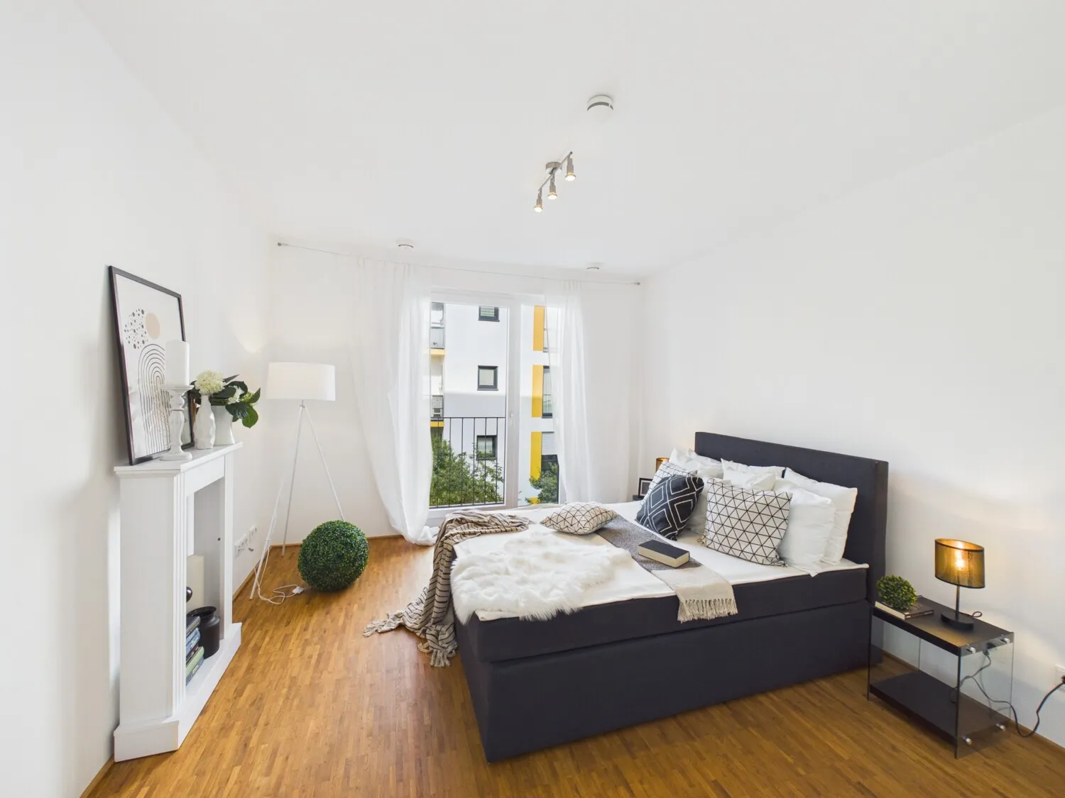 helles Schlafzimmer mit Stil
