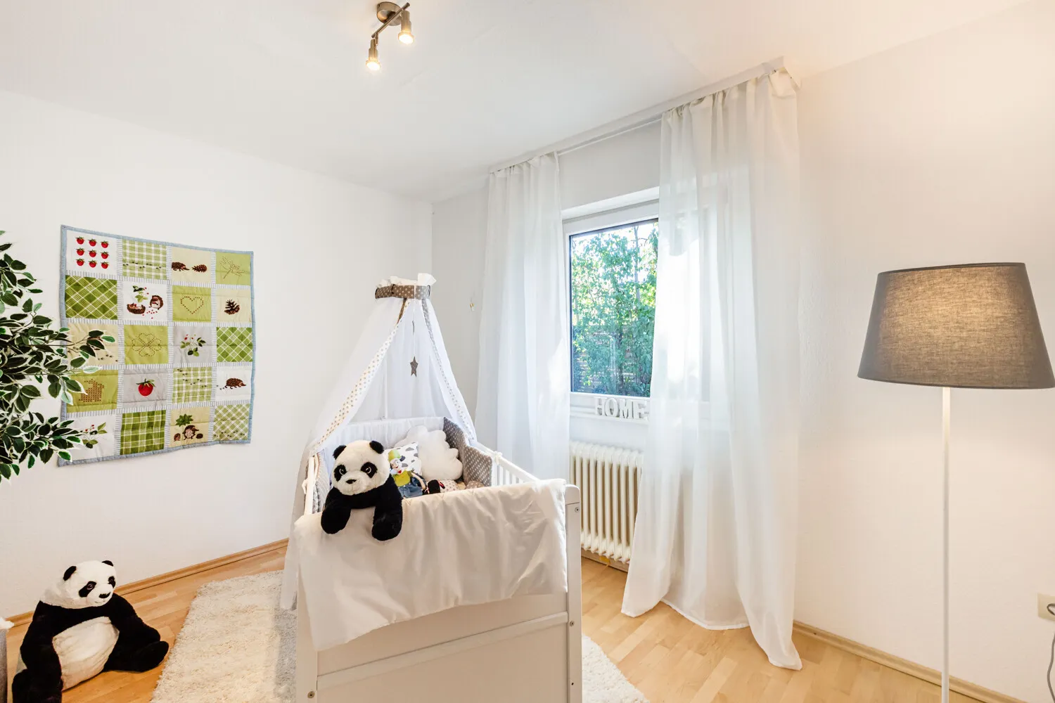 Helles Kinderzimmer