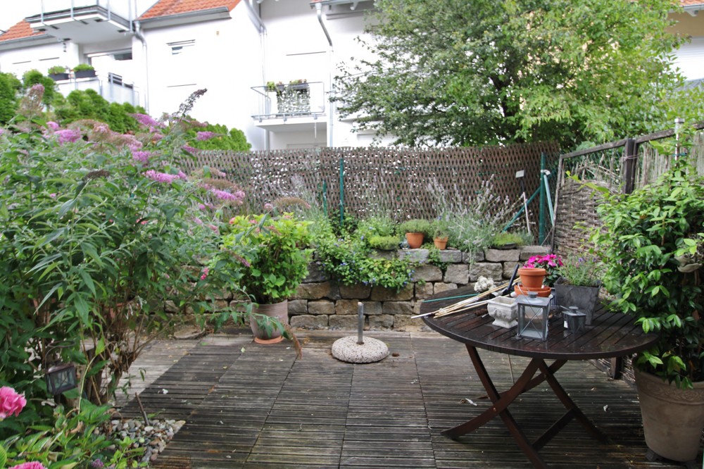 Terrasse mit Gartenblick