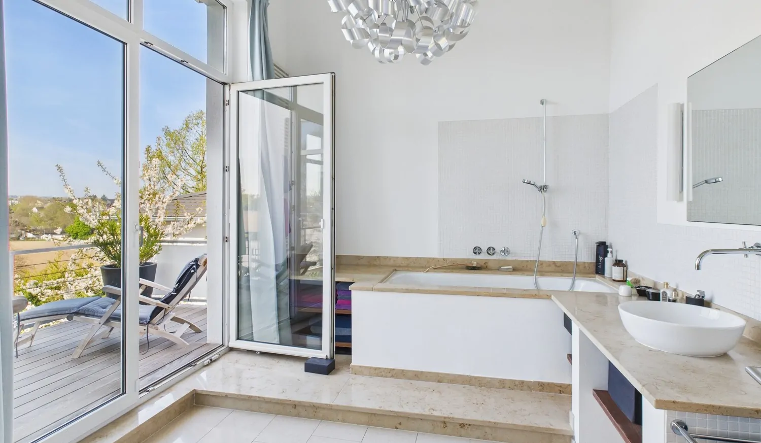 Mamor Tageslichtbad mit