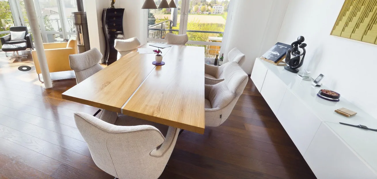 Esszimmer mit Blick ins Grüne