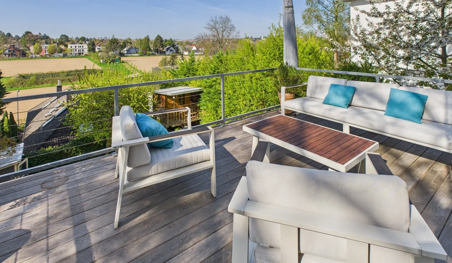 mit Zugang zur Terrasse