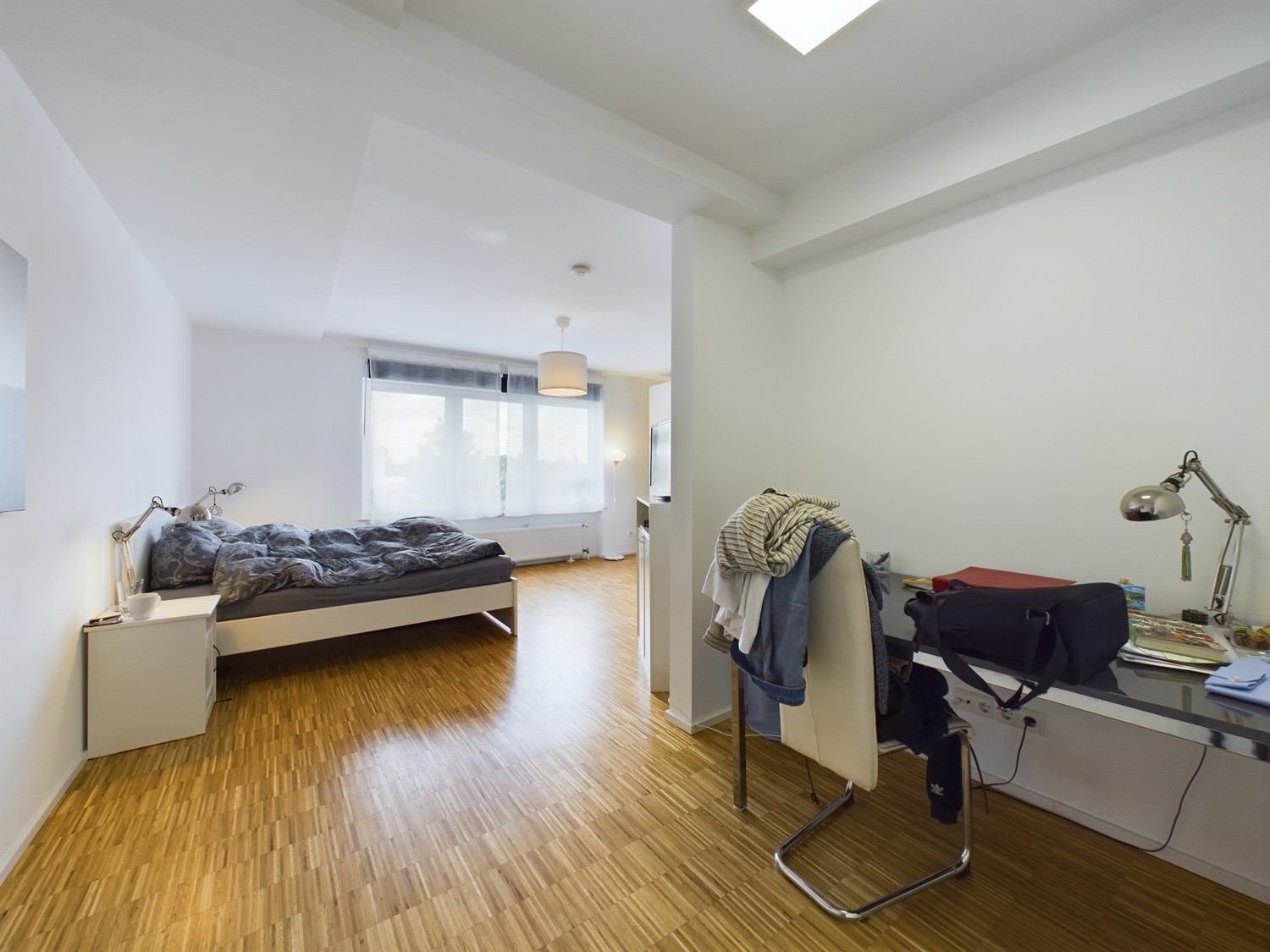 3.OG gut geschnittenes Zimmer