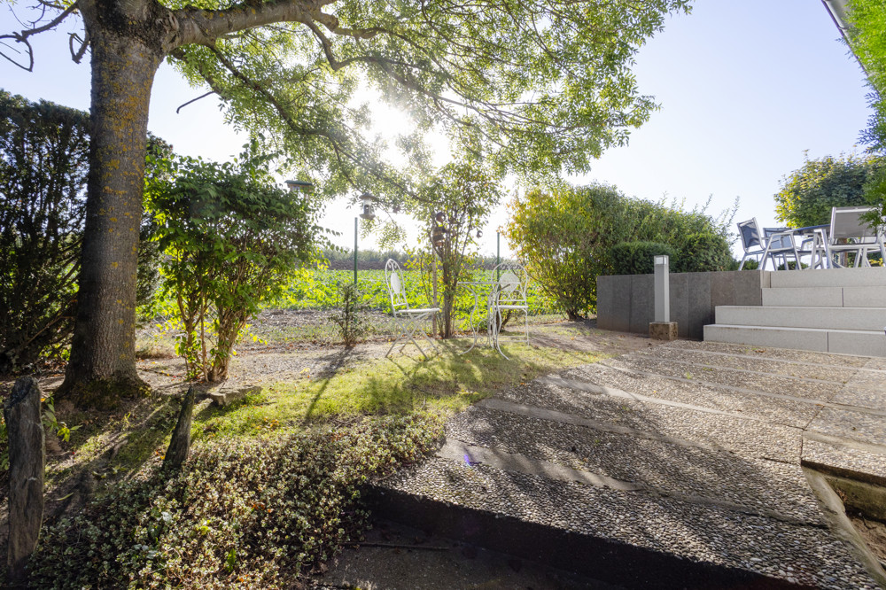 Terrasse mit Feldblick