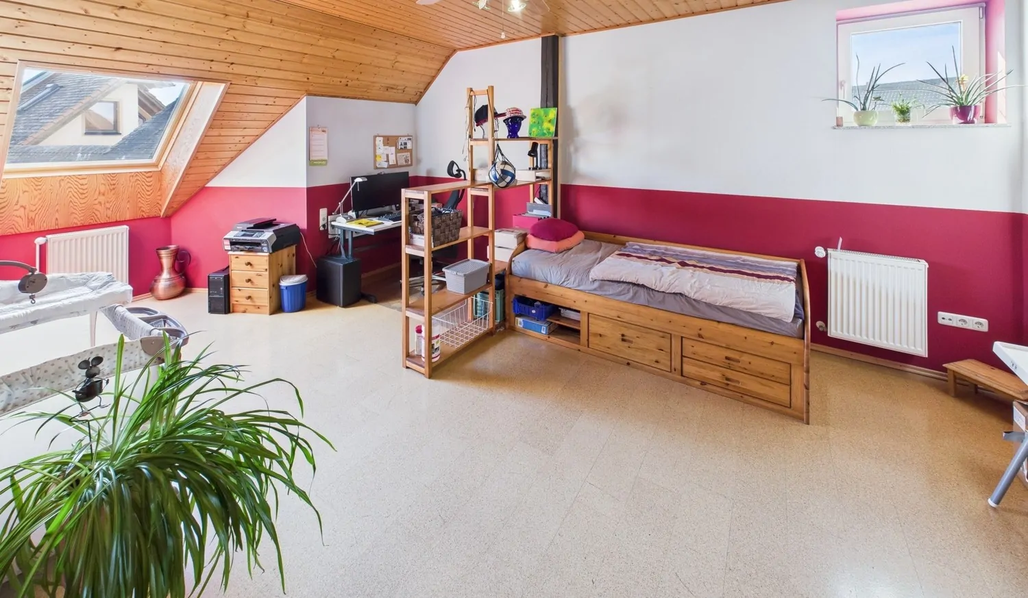 Geräumiges Kinderzimmer