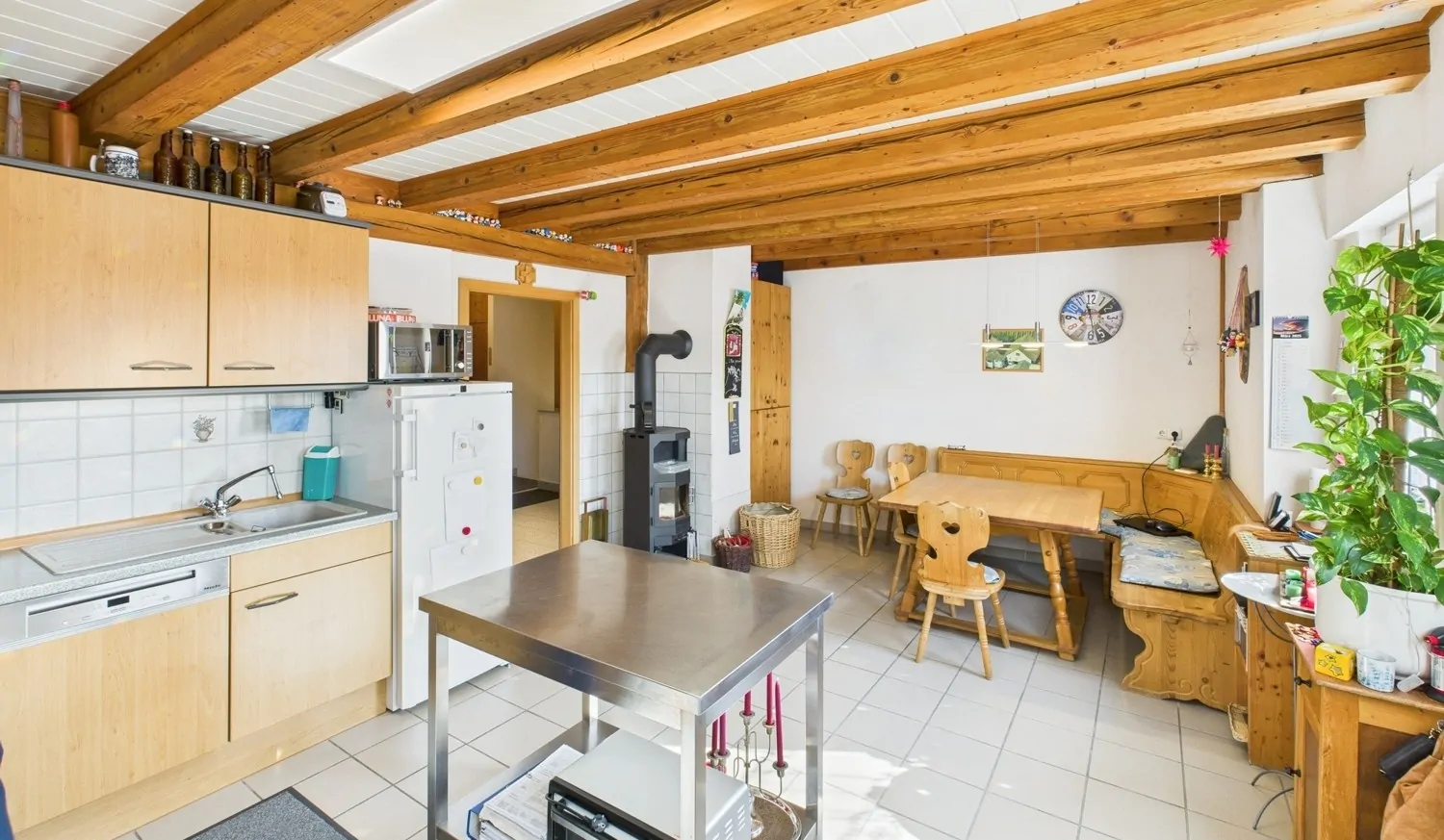 Großzügige Wohnküche...