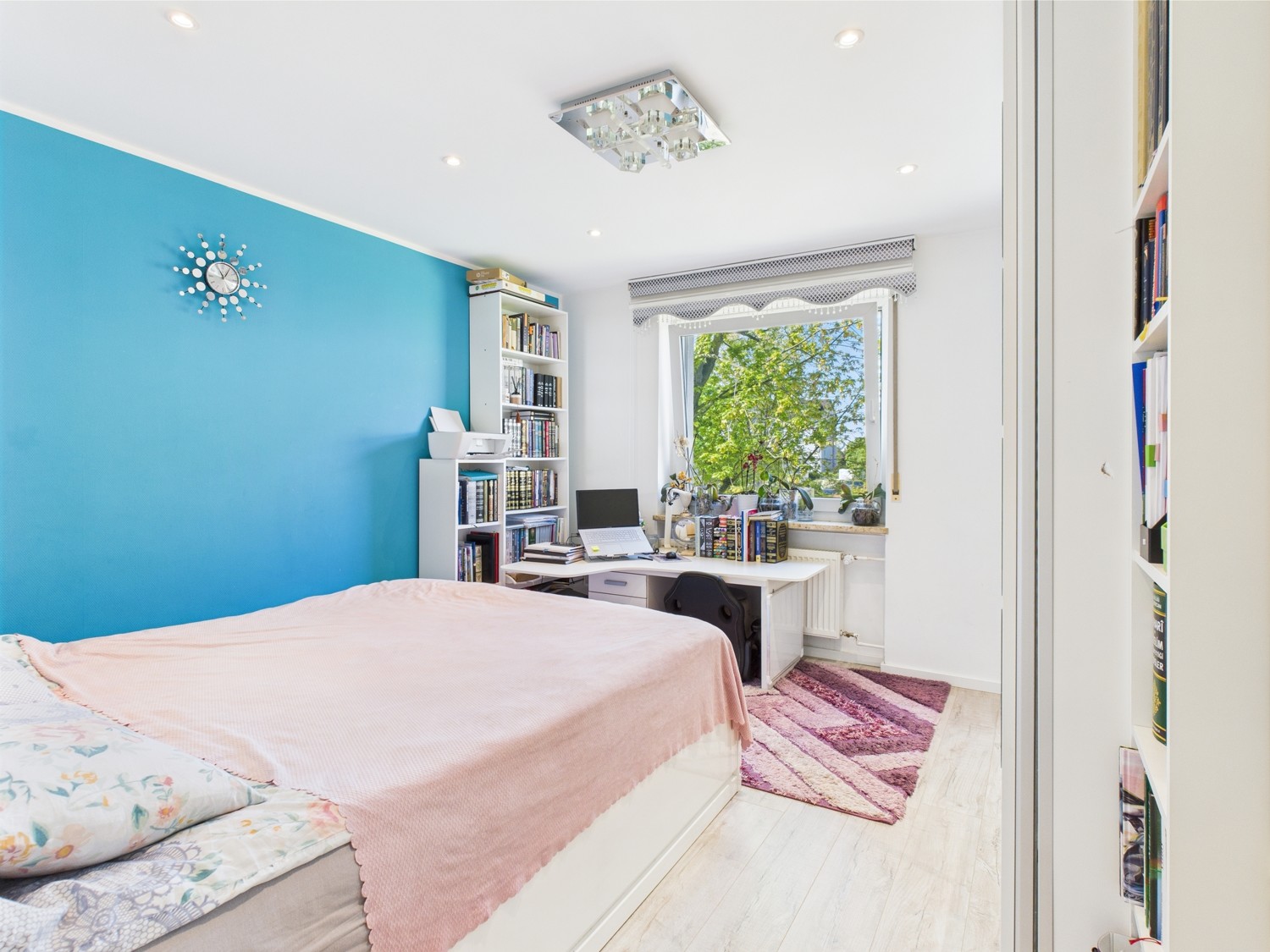 großes Elternschlafzimmer