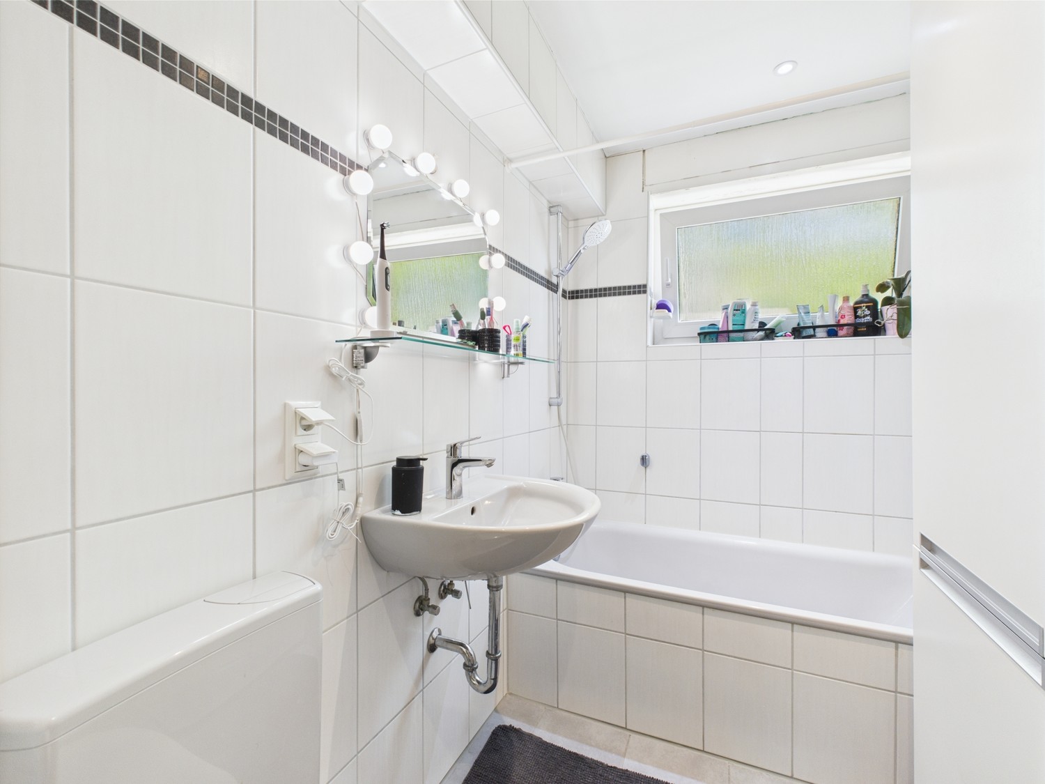 Tageslichtbad mit Badewanne