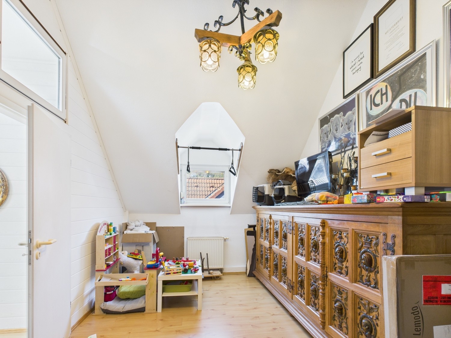 Studio mit hohen Decken