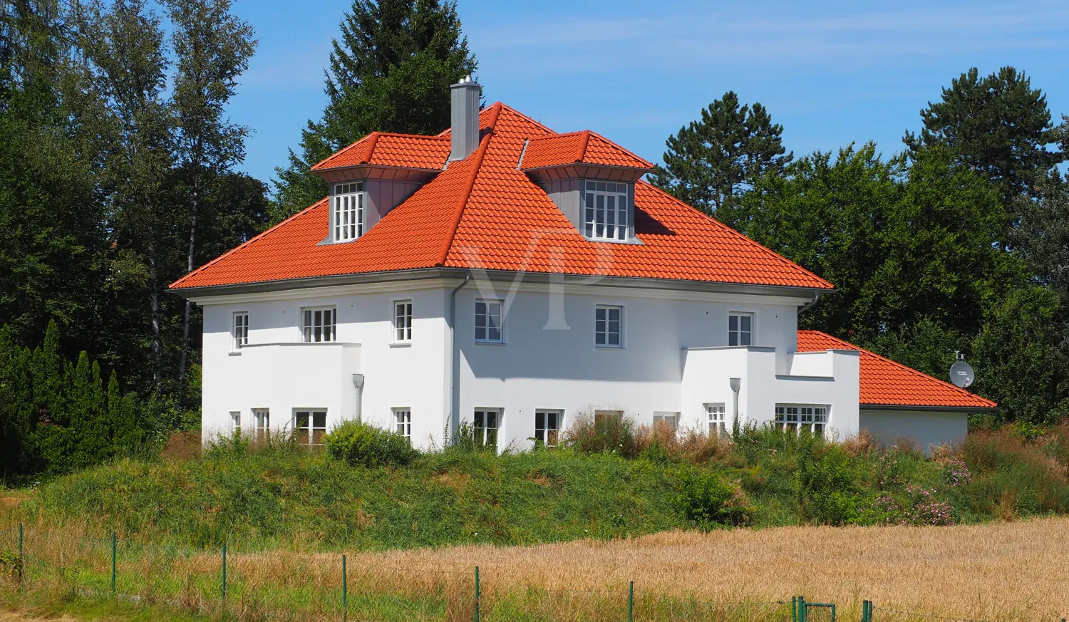 Gesamtansicht mit Umgebung