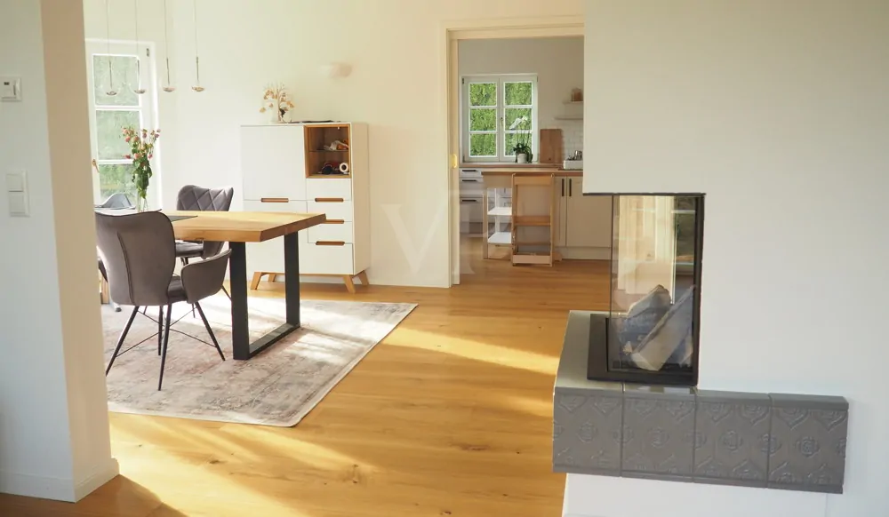 Blick vom Wohnzimmer in die Küche