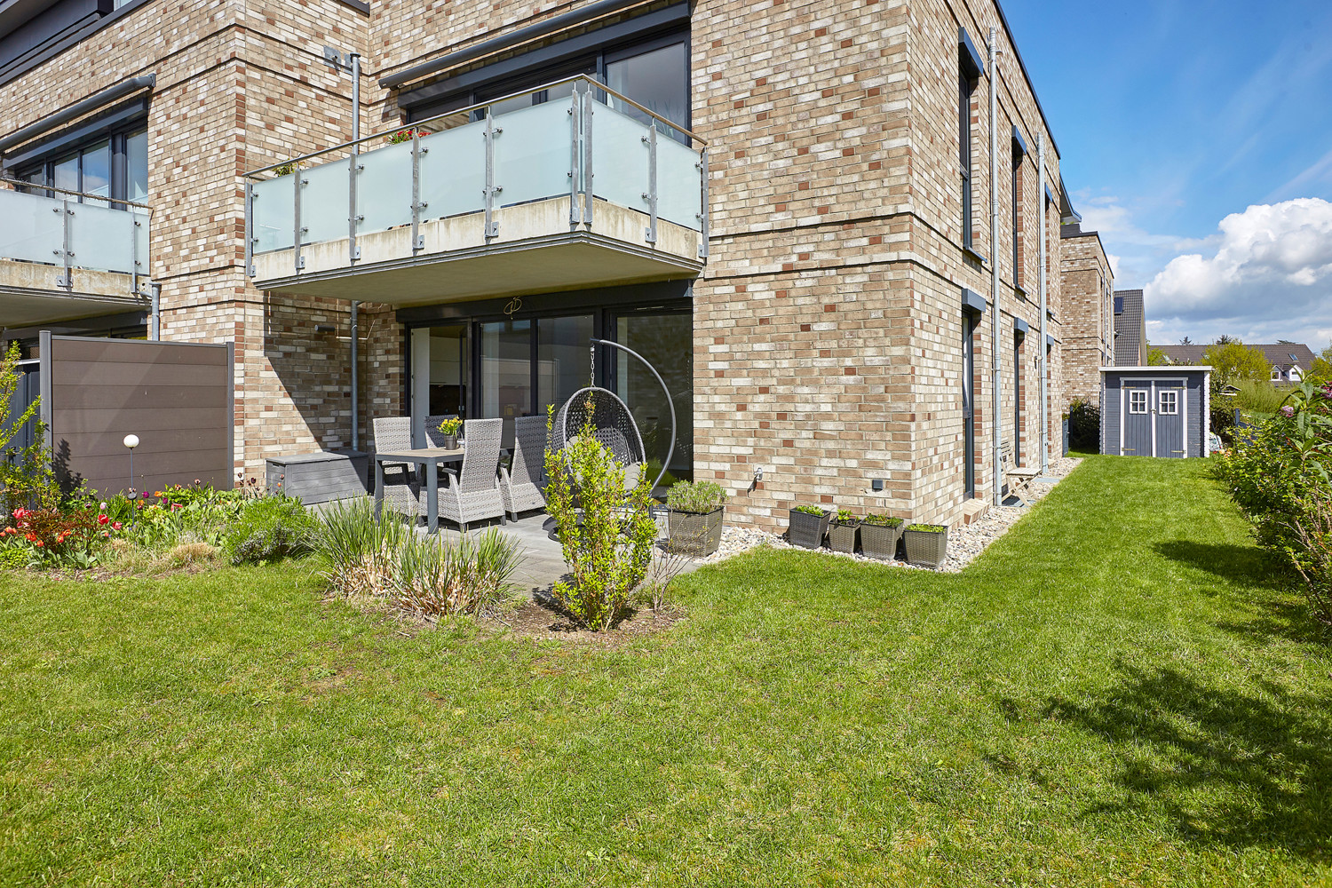 Terrasse mit Gartenanteil