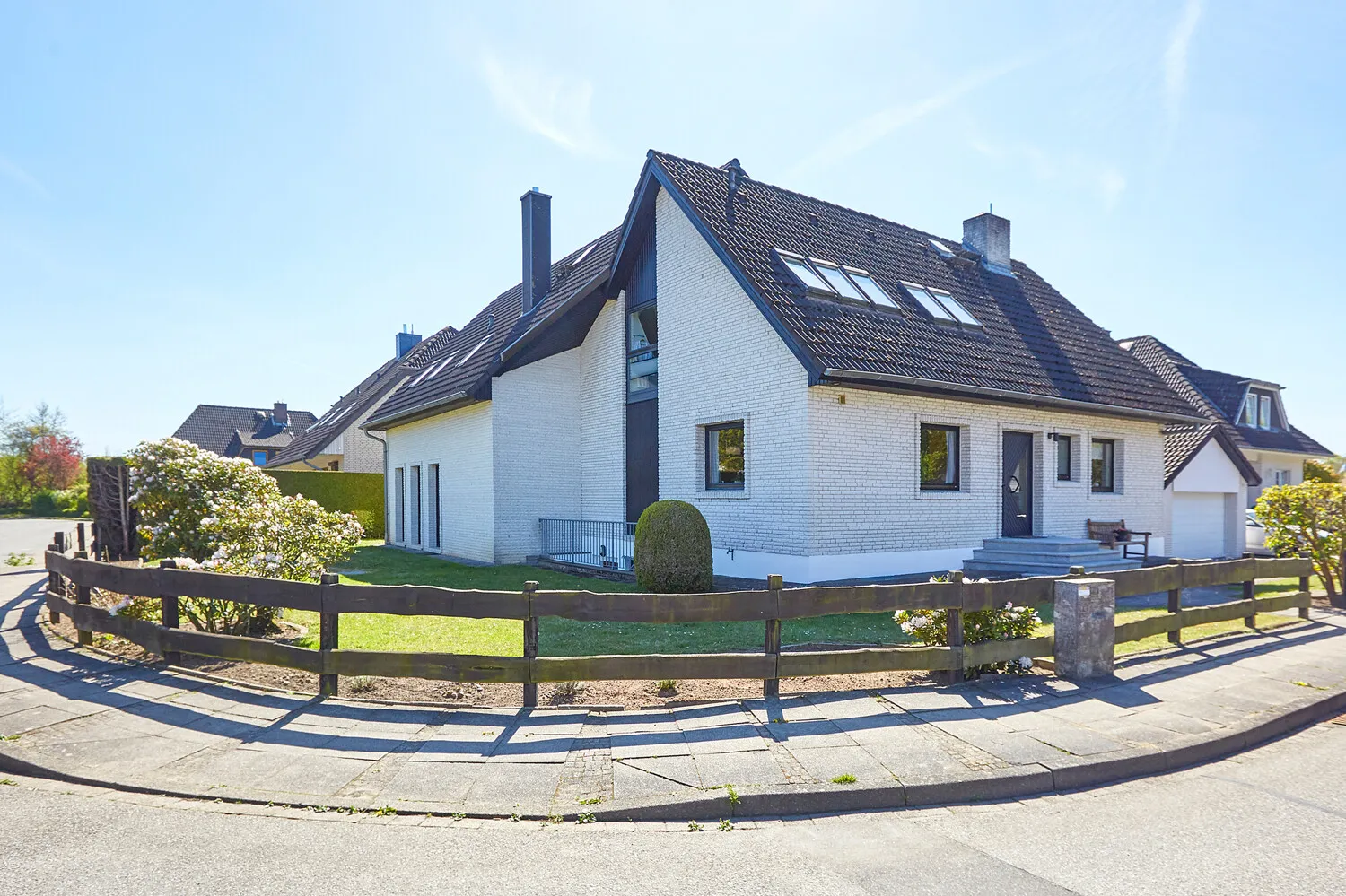 Einfamilienhaus mit großem Anbau