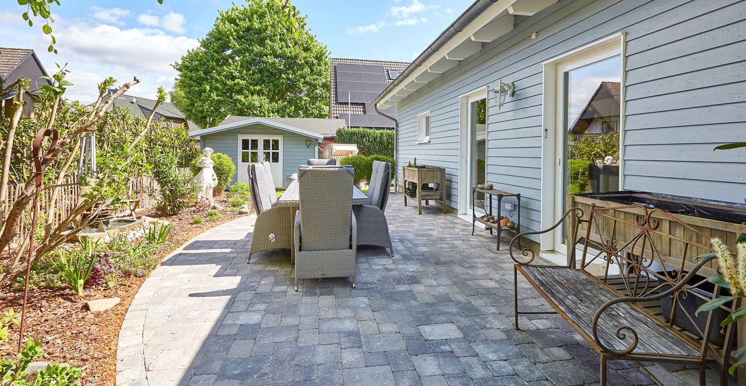 Hintere Terrasse mit Küchenzugang
