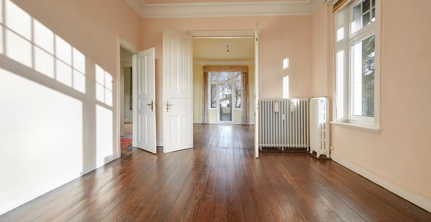 Blick zur originalen Flügeltür