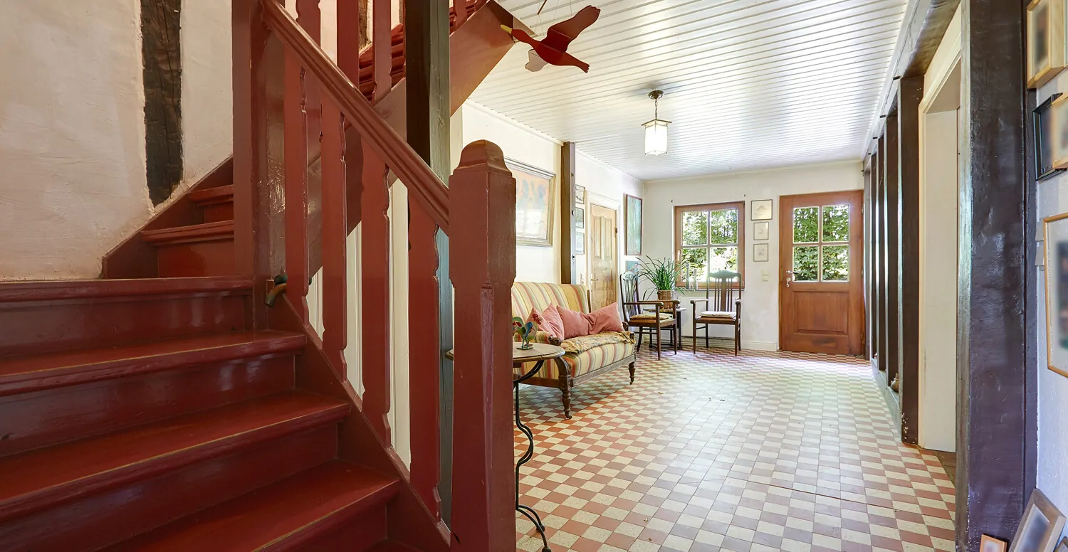 Große Diele mit originalem Bodenbelag