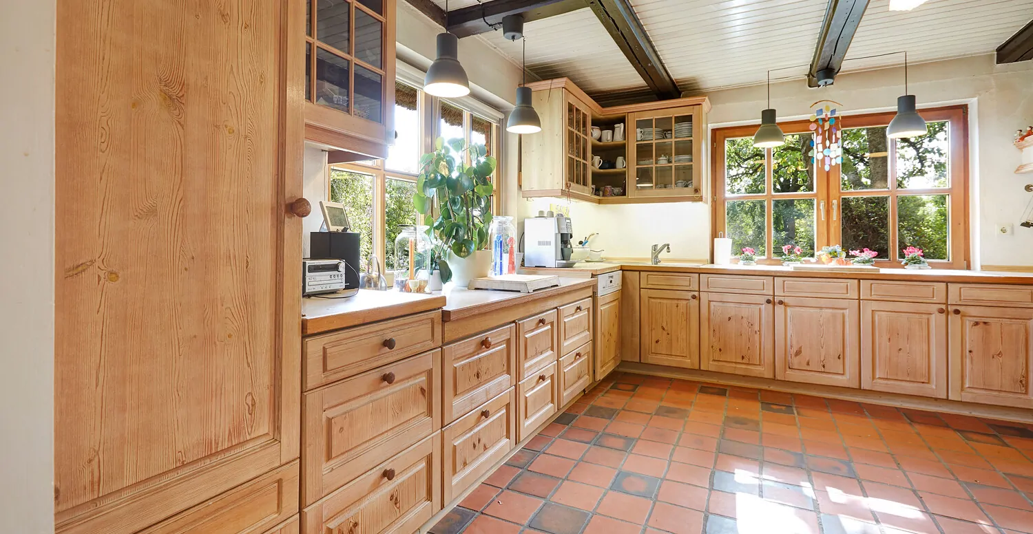 Große Einbauküche mit herrlichem Ausblick