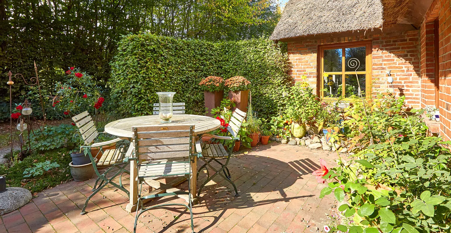 Sonnige West-Terrasse