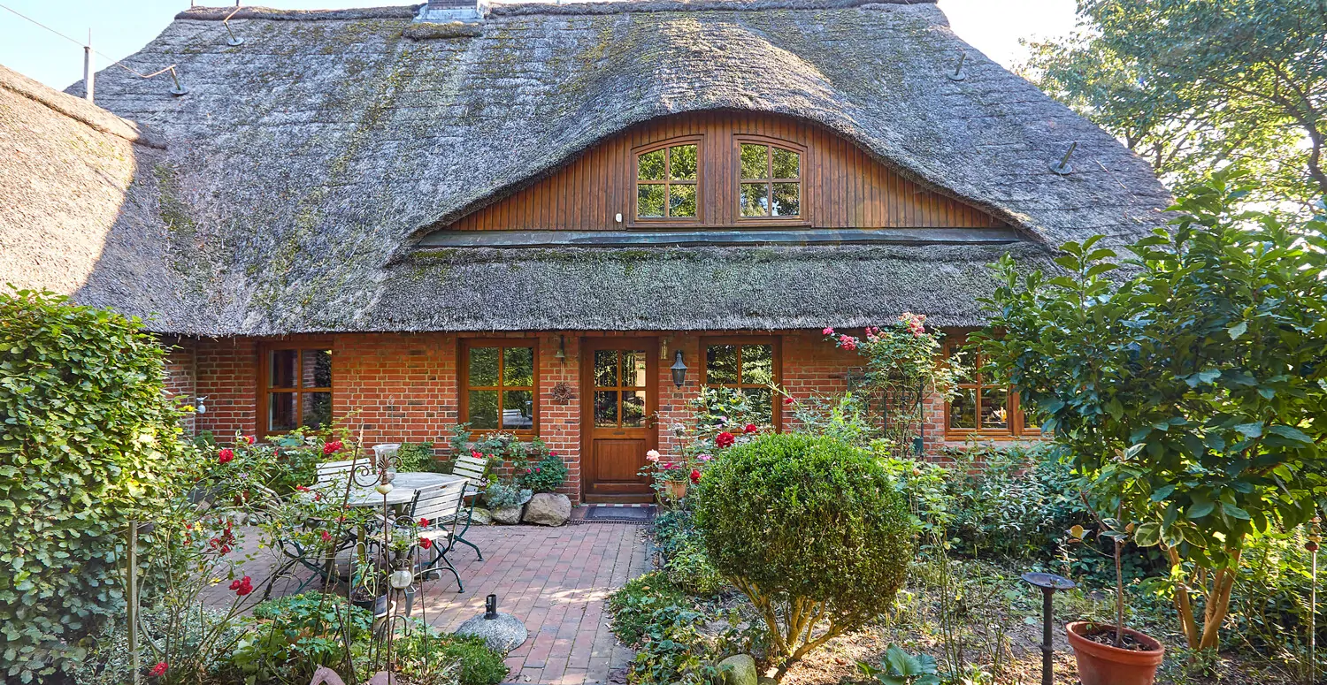 Terrasse und Hauseingang