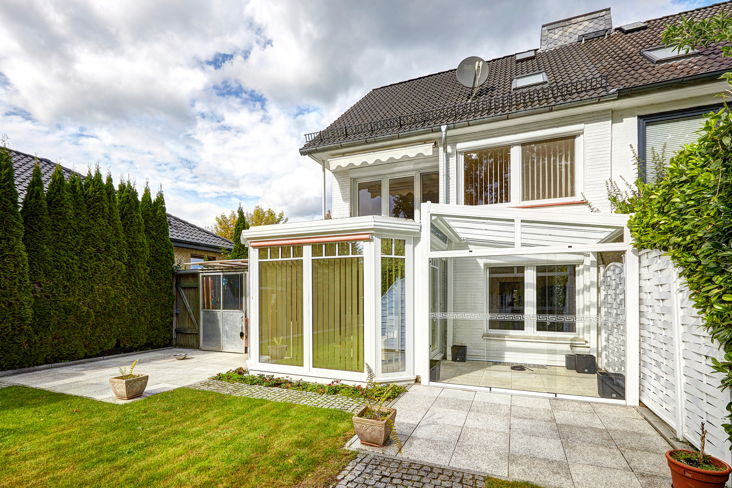 Terrasse und Sommergarten