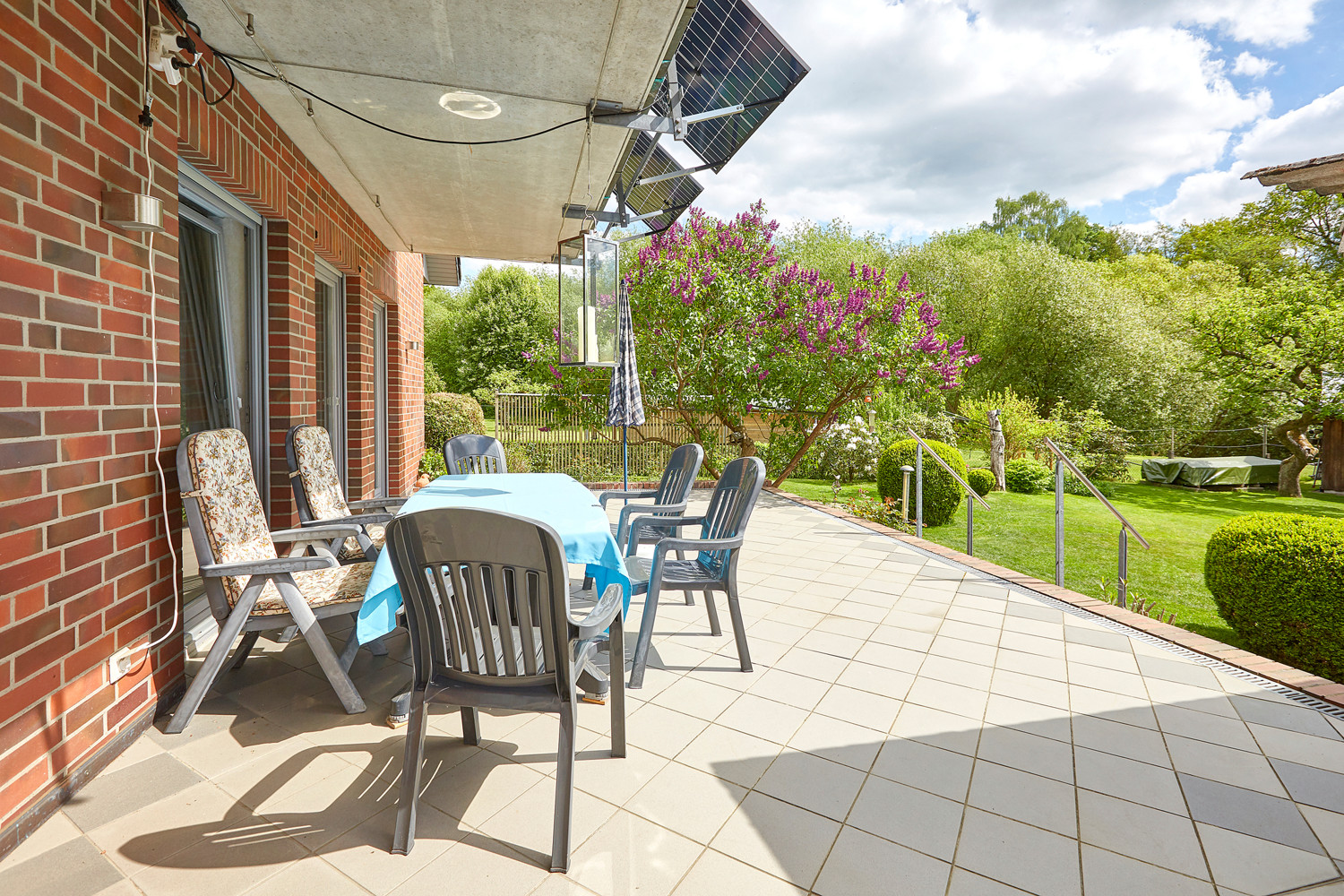 Überdachte Süd-Terrasse