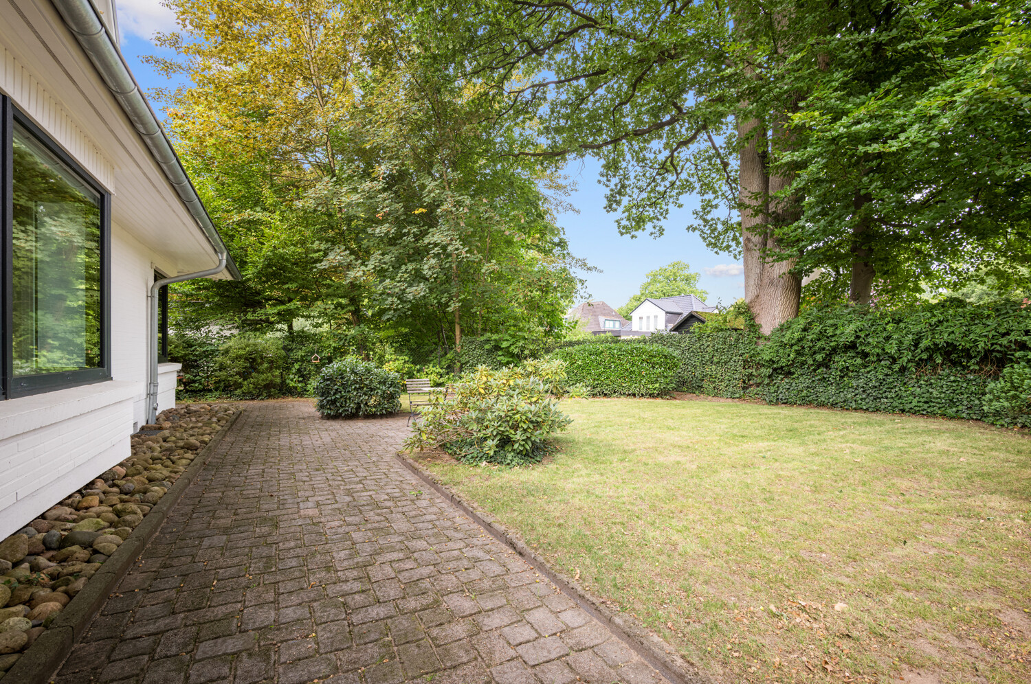 Rückwärtiger Garten mit Rückzugsort