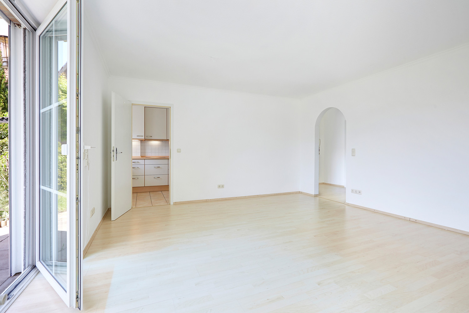 Blick in die angrenzende Küche