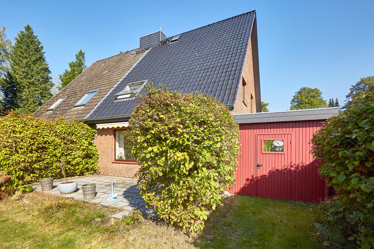 Terrasse und Carport