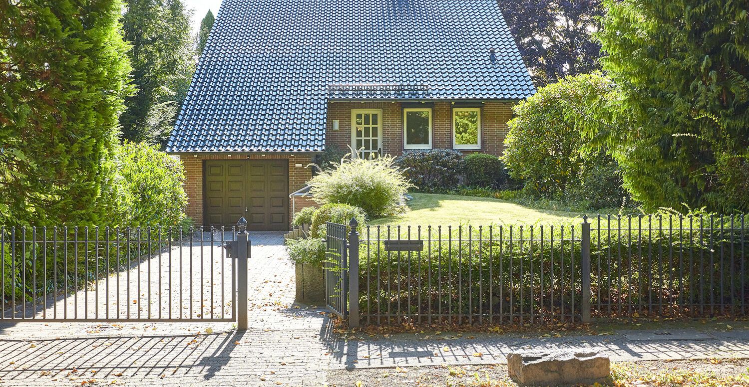 Zufahrt und Garage