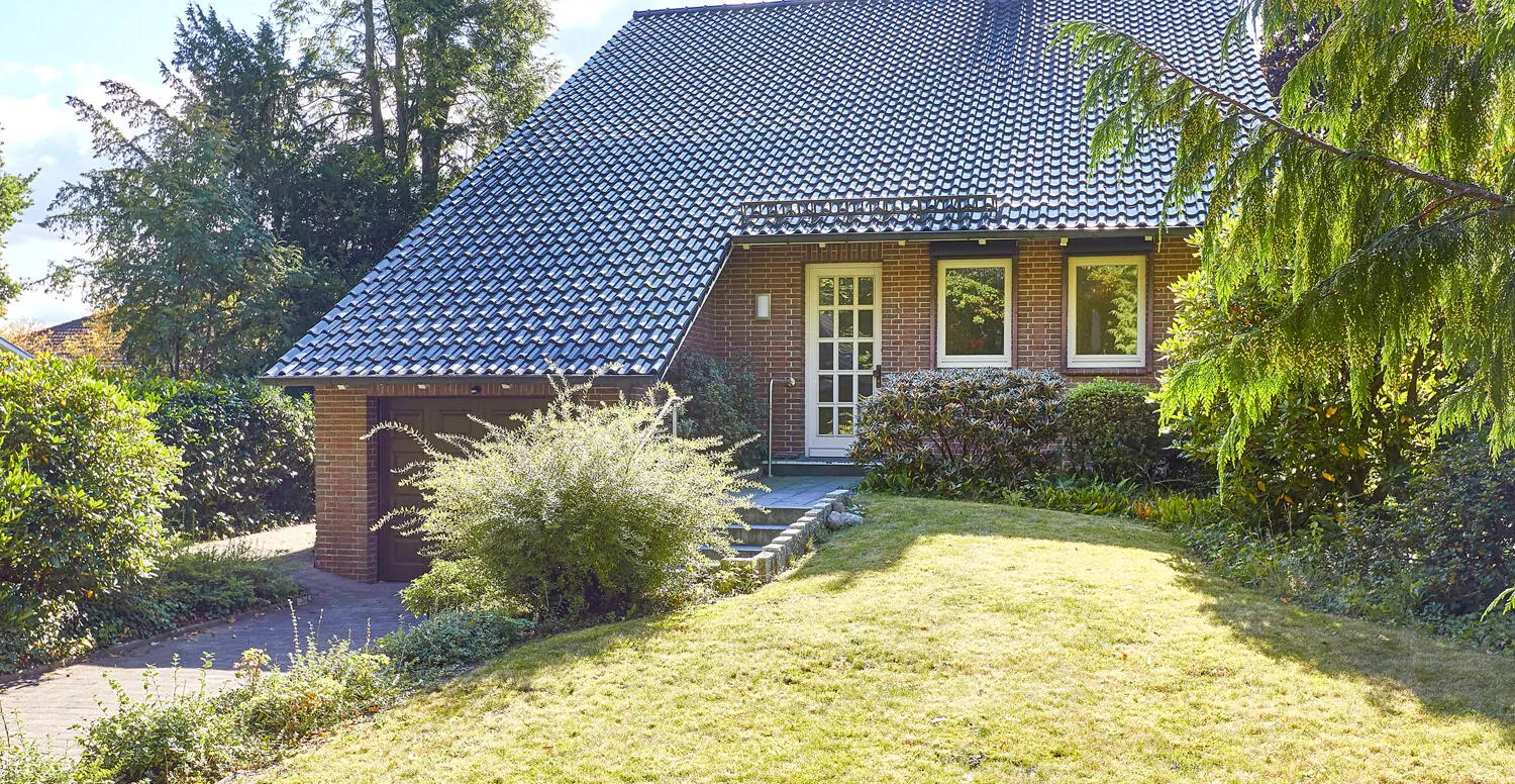 Hauseingang und Vorgarten