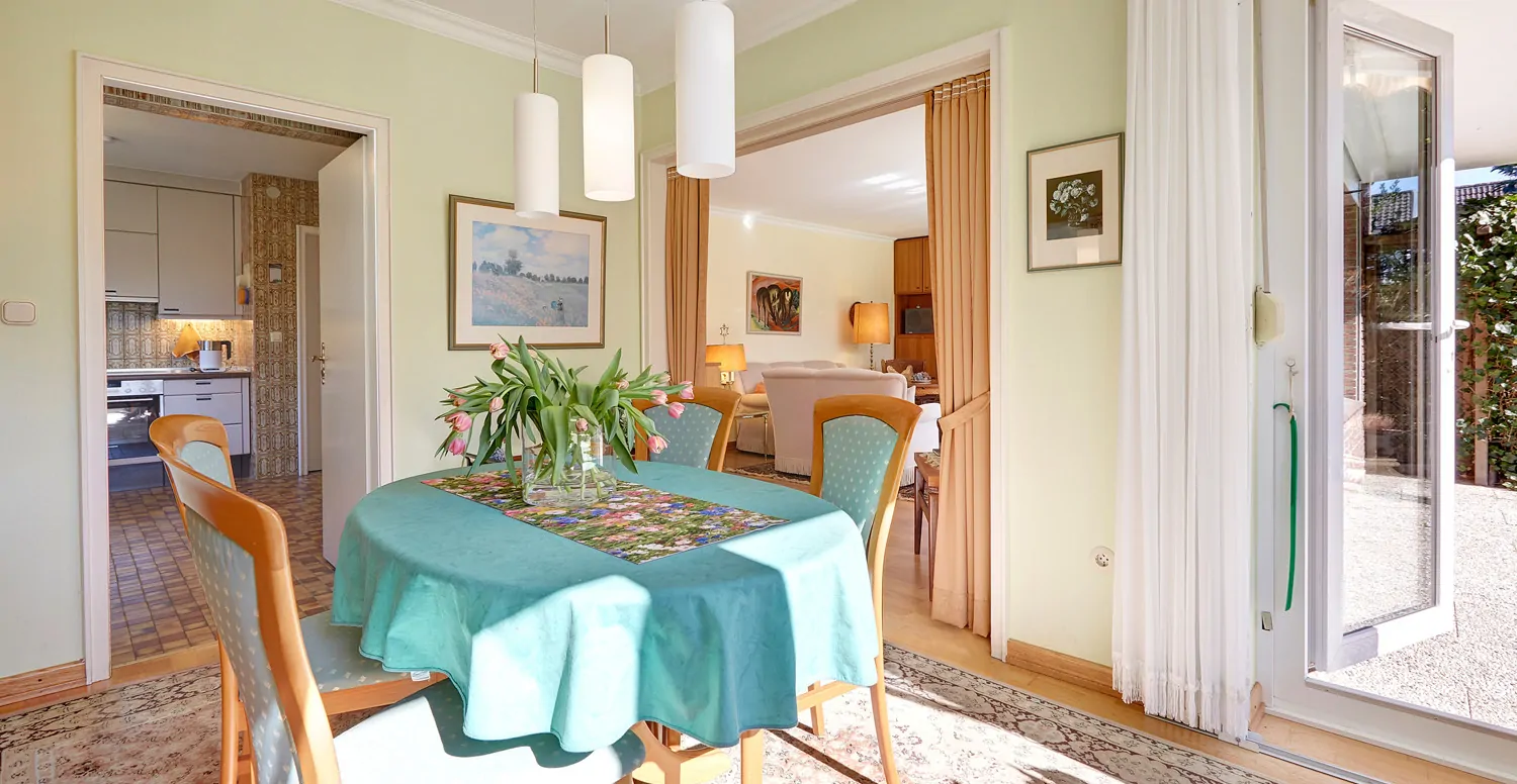 Esszimmer und anschließende Küche