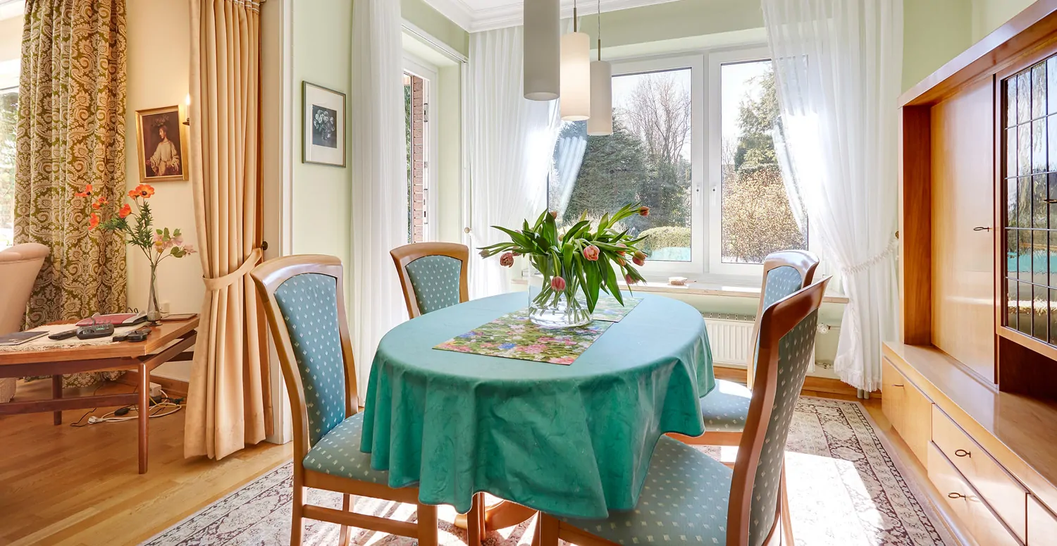 Esszimmer mit Terrassenzugang