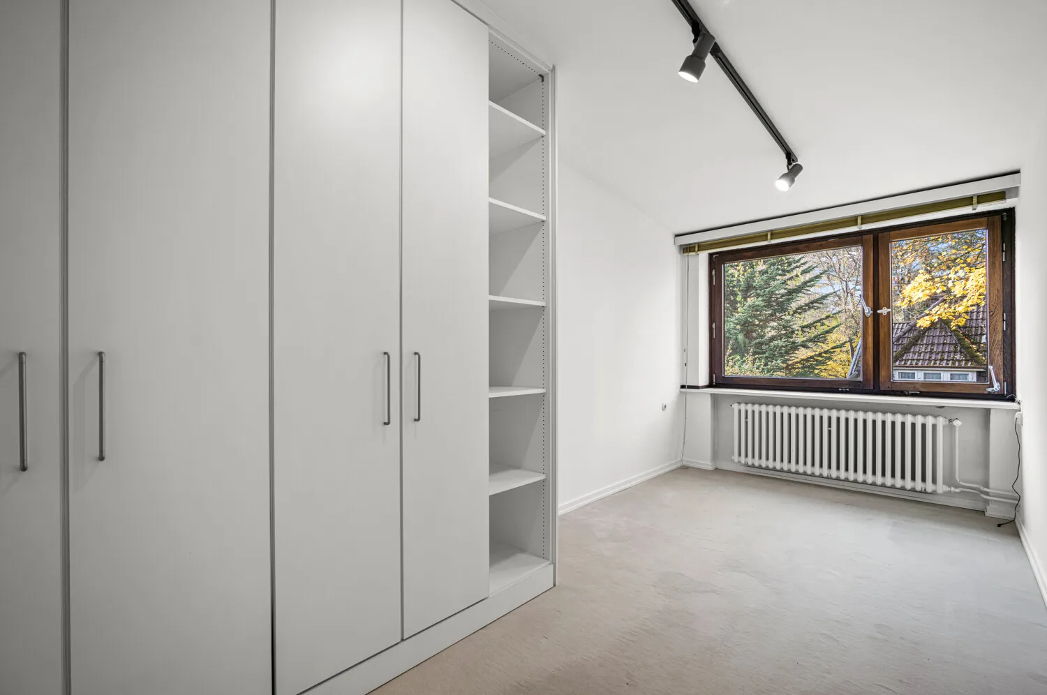 Zimmer mit Einbauten