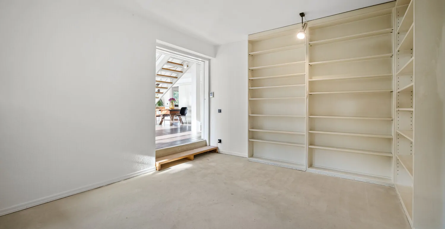 Bibliothek mit Einbauten