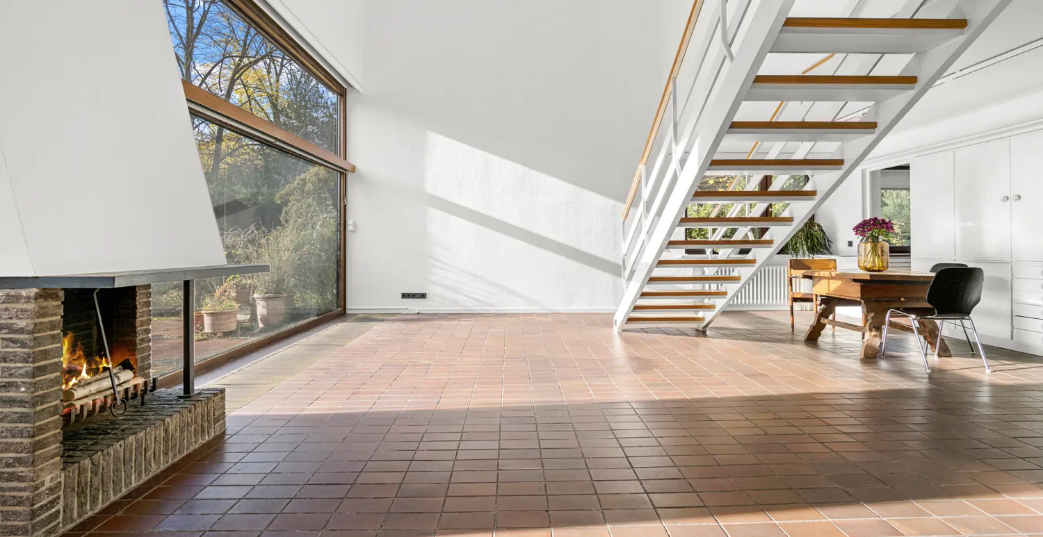 Große Fensterflächen