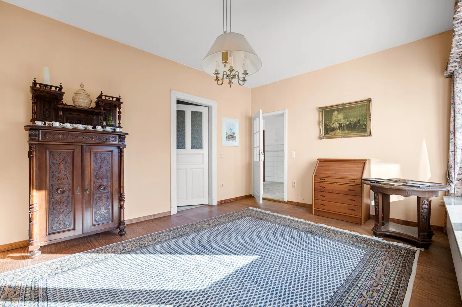 Esszimmer mit Übergang zur Küche