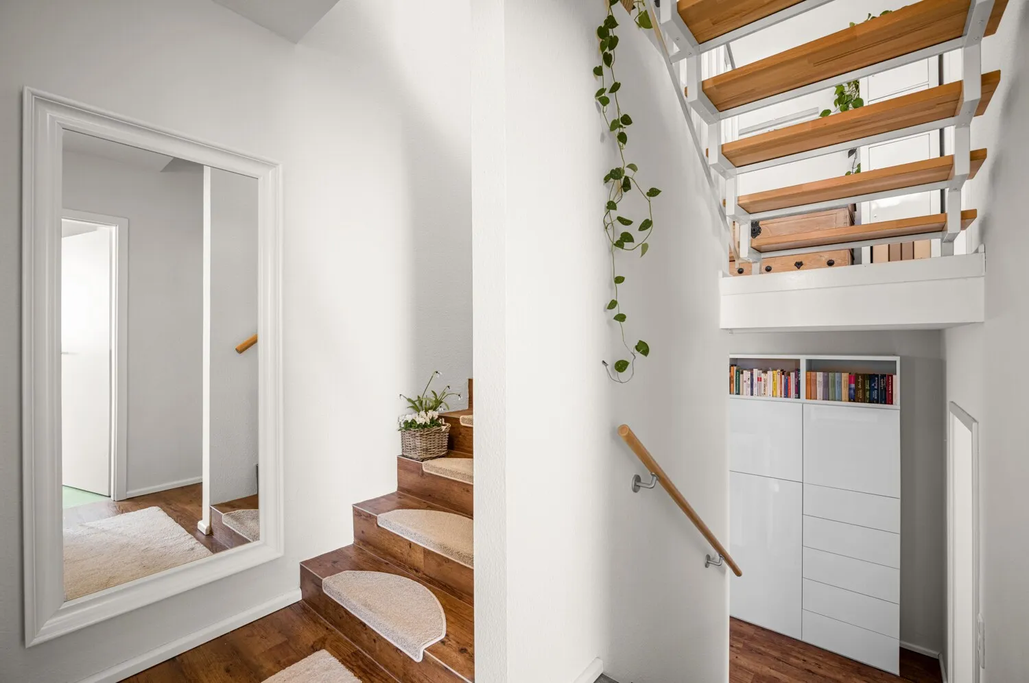 Schöne, luftige Holztreppen