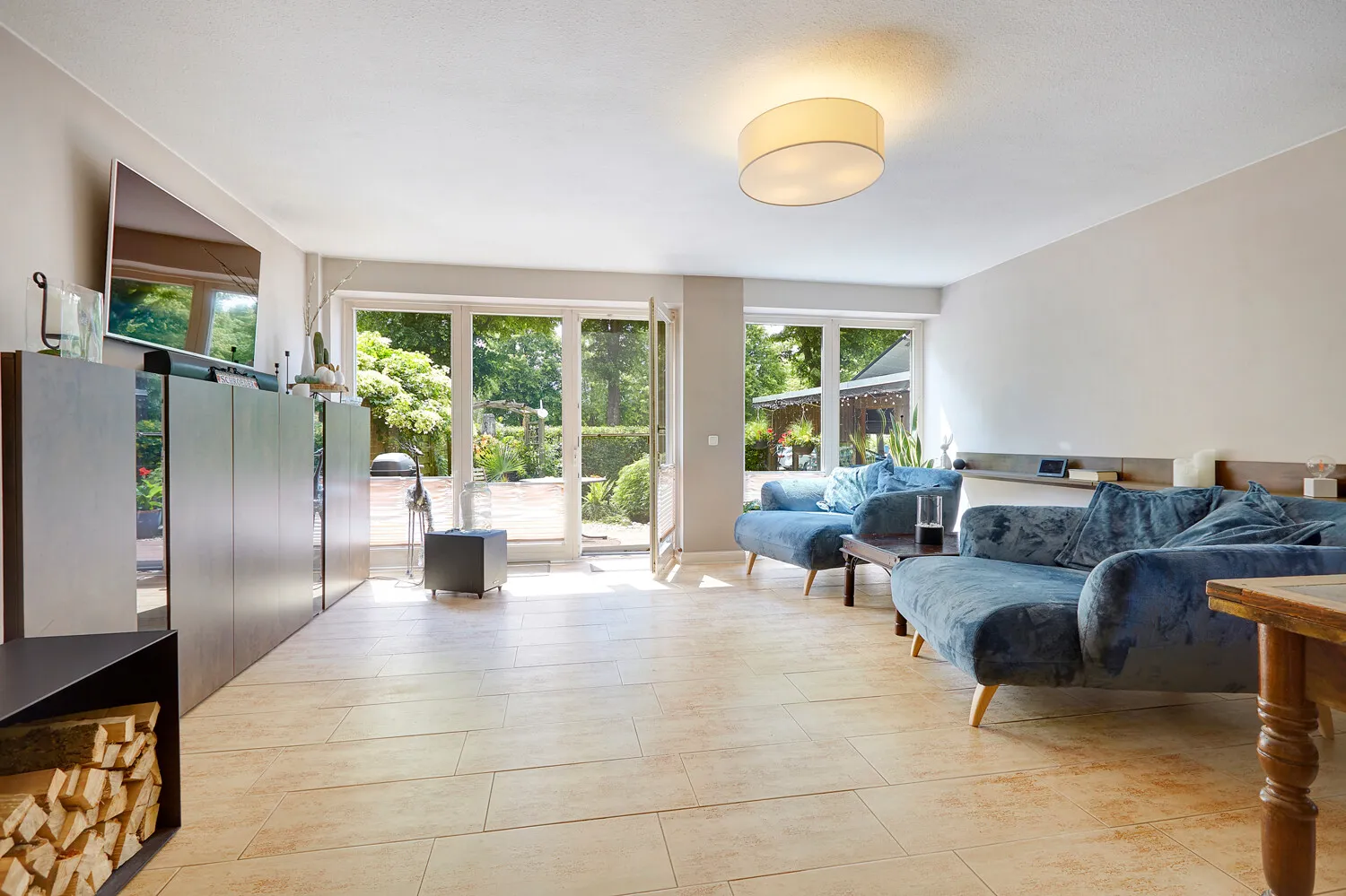 Wohnbereich mit Terrassenzugang